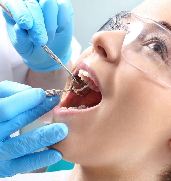 Zahnuntersuchung bei einem Kind